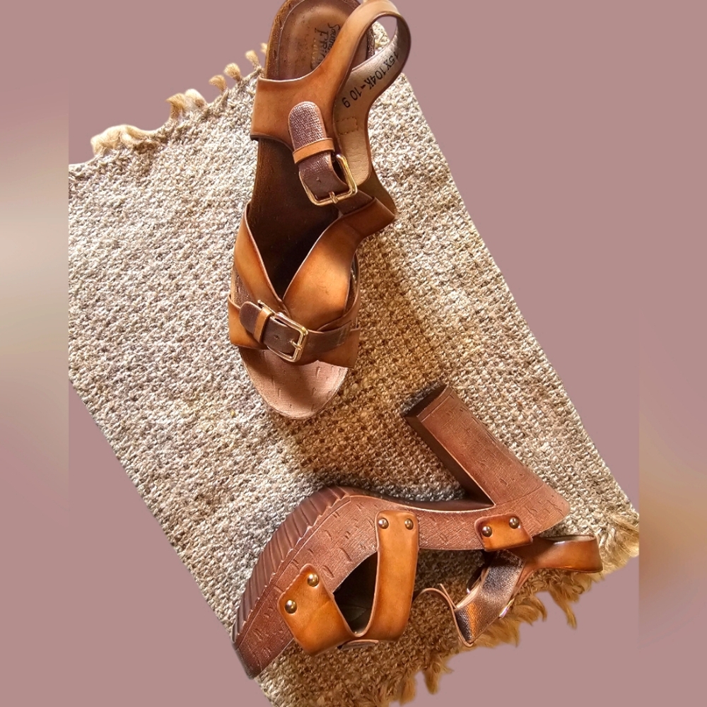 Southern Fried Chics- Queen City Heels Size 9